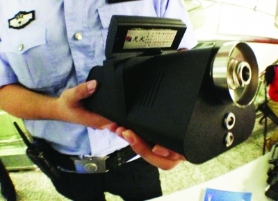 南京地鐵“最嚴(yán)安檢”下的通勤陣痛 百萬(wàn)乘客的早晚高峰長(zhǎng)隊(duì)與安檢探頭的雙重審視